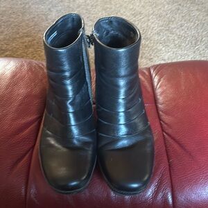 Clarks Active Air Black Boot Size 9 Wide